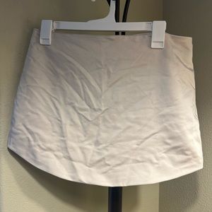 Cream mini skirt. Size L